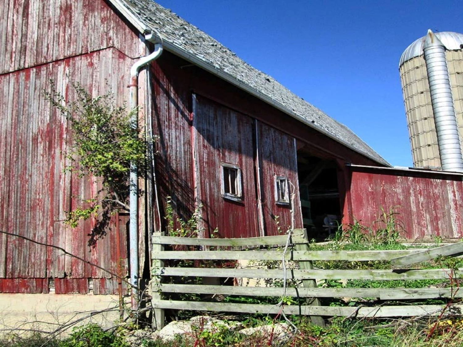 Red barn and silo located in the Bay City area